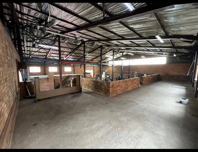989M² WAREHOUSE FOR SALE IN BRAKPAN CENTRAL